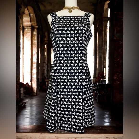 Elegant THEORY brand Short Dress Black/White Size 8 - Picture 2 of 12